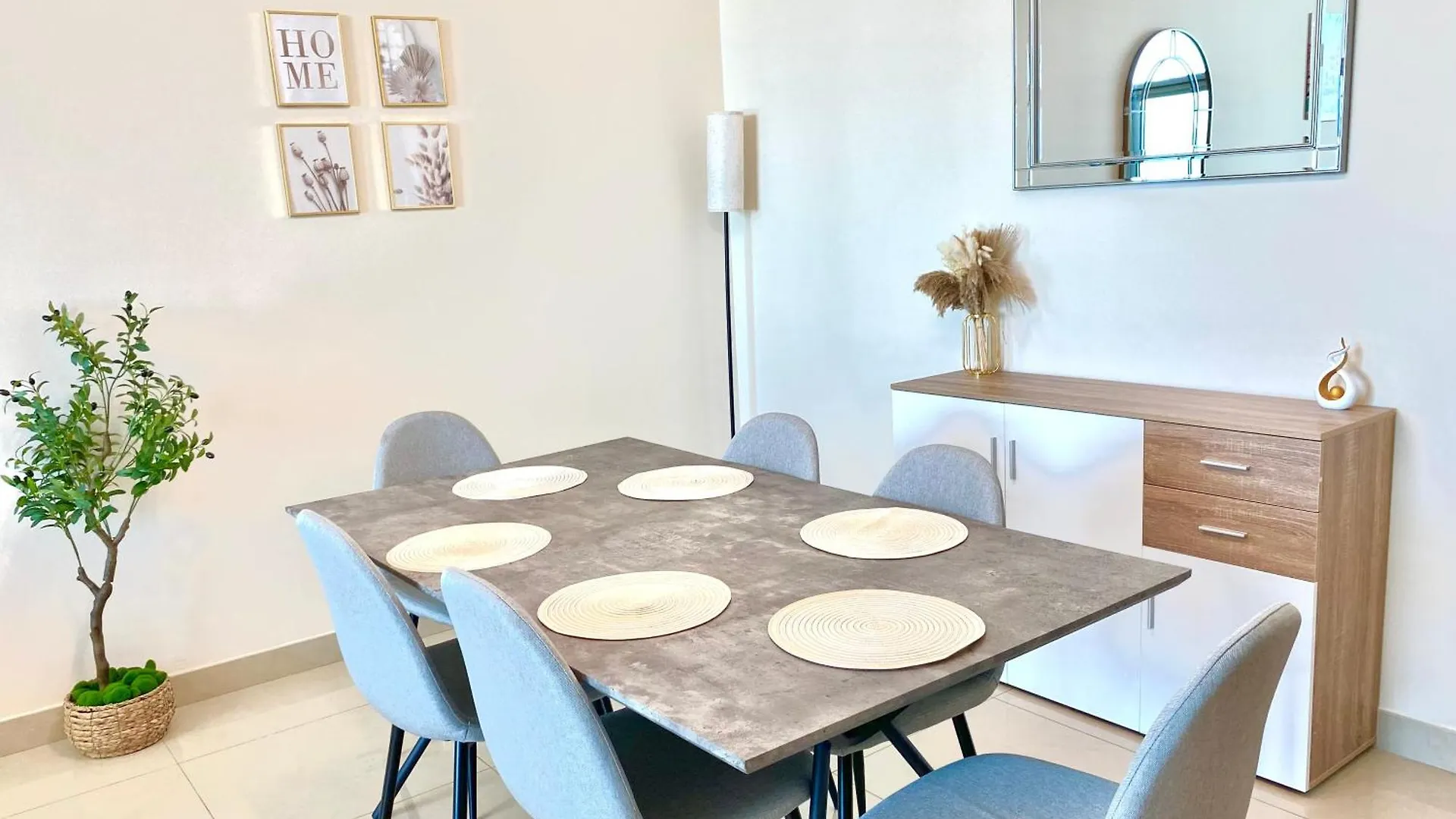 Top Floor Luxury Apartment With Beautiful Views Αμπού Ντάμπι 0*,  Ηνωμένα Αραβικά Εμιράτα